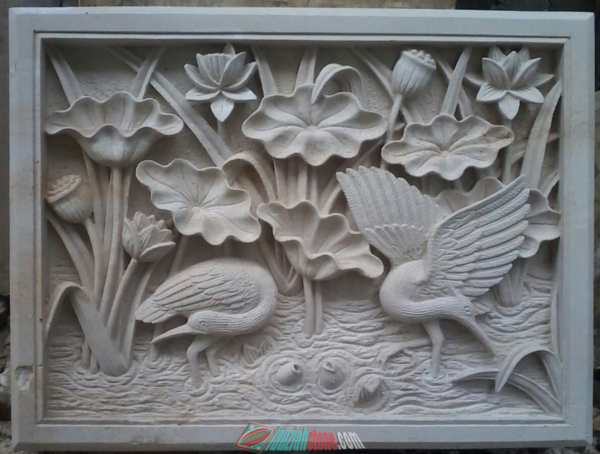 Relief motif tumbuhan